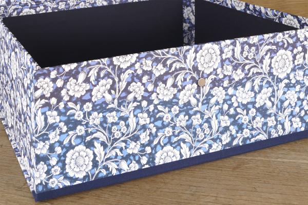 Blau- weiße Ordnungsbox "Fanni", Renaissanceblumen
